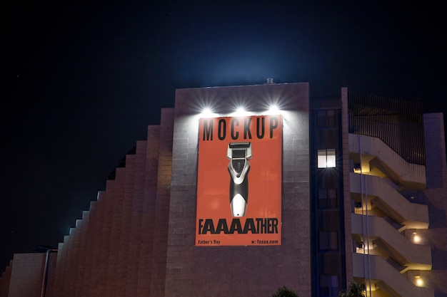 PSD maqueta de publicidad al aire libre por la noche