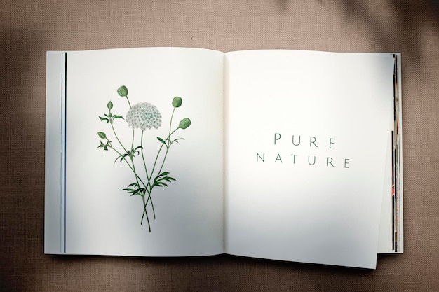 Maqueta de revista floral con espacio en blanco psd