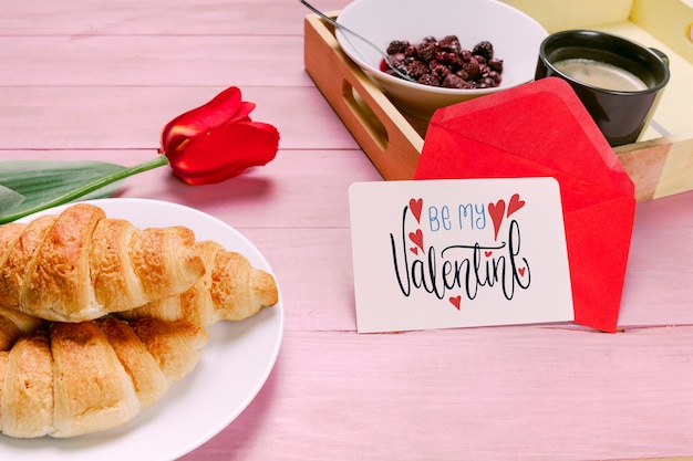 Maqueta de tarjeta del día de san valentin con desayuno