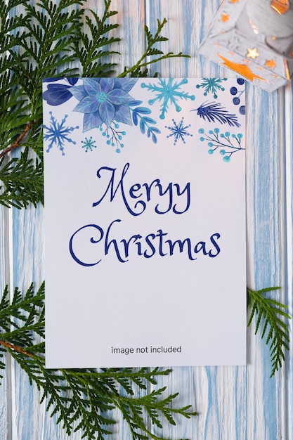 Maqueta de tarjeta de felicitación de Navidad y candelabro