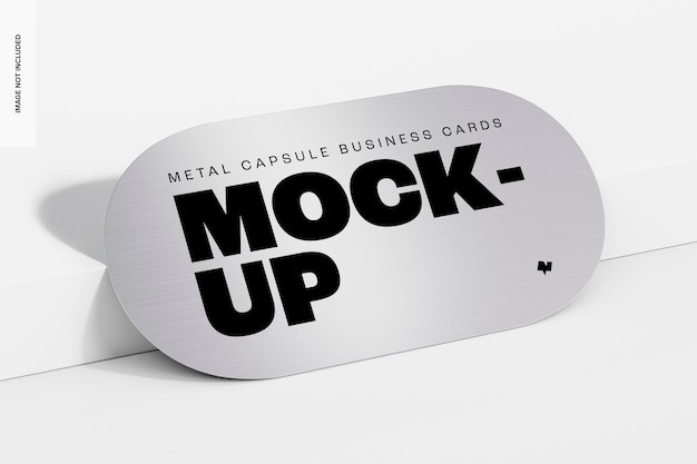 Maqueta de tarjeta de presentación de cápsula de metal, inclinada