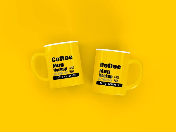 Maqueta de tazas de café amarillas sobre un fondo amarillo