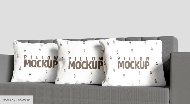 Maqueta de tres almohadas blancas en un sofá gris oscuro