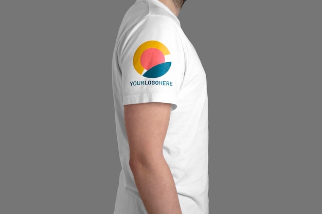 Maqueta de vista de perfil de modelo de camiseta blanca