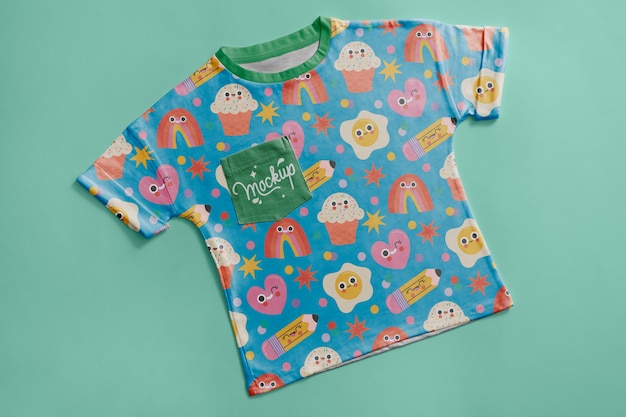 Maquete de camiseta infantil estampada