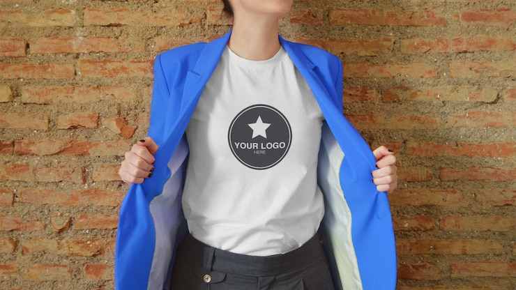 PSD maquete de camiseta para logotipo com jaqueta (cor editável)