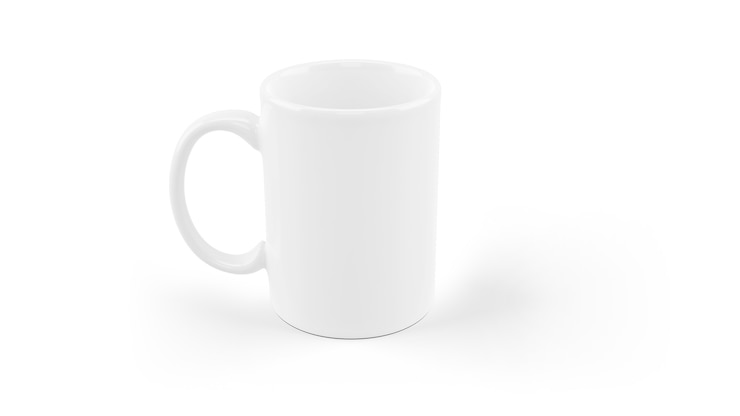 PSD maquete de caneca de cerâmica branca isolada