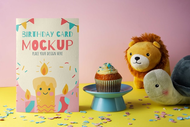 PSD maquete de cartão de aniversário com bolo