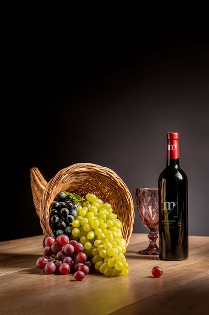 Maquete de conceito de cornucópia com uvas