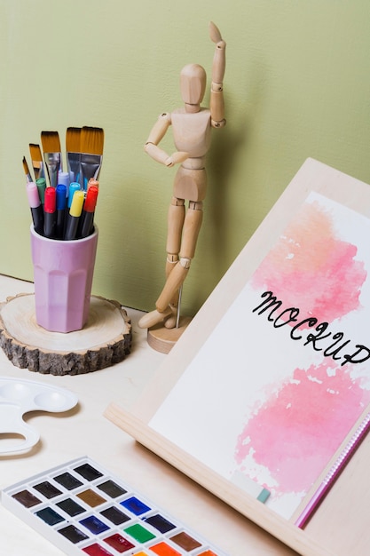 Maquete de conceito de mesa em ângulo elevado