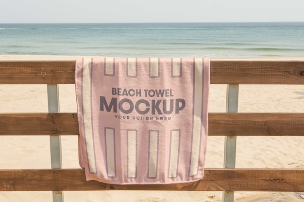 Maquete de design de toalha de praia à beira-mar