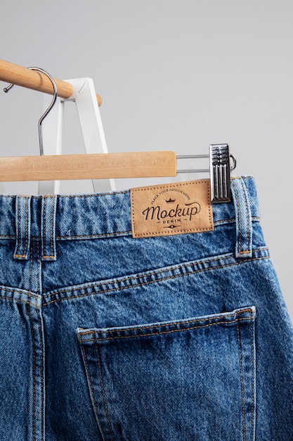 Maquete de etiqueta de jeans com efeito de couro