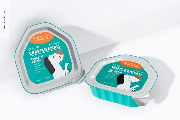 Maquete de latas hexagonais de comida para animais de estimação, em pé e descartadas