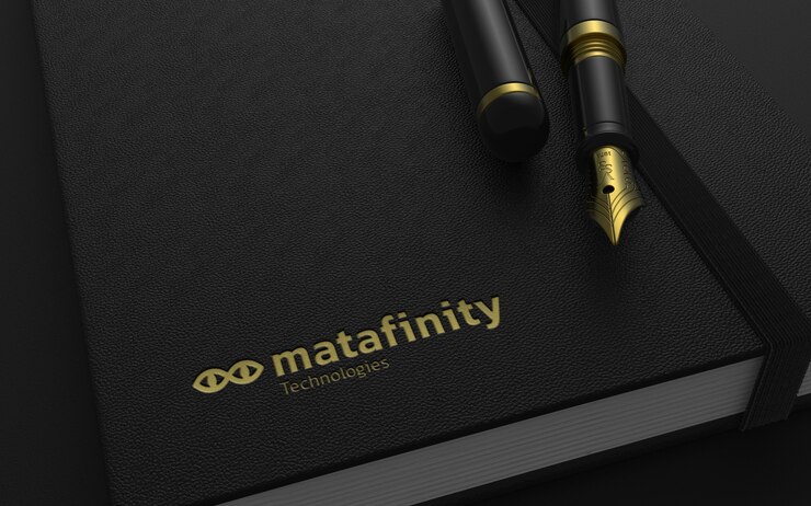 PSD maquete de logotipo de luxo no notebook com caneta-tinteiro