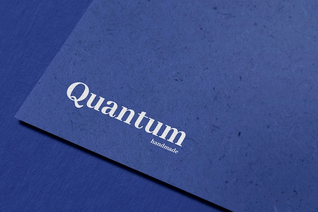 Maquete de logotipo em textura de papel