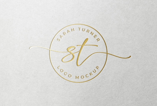 Maquete de logotipo feminino estampado em folha de ouro papel tipográfico