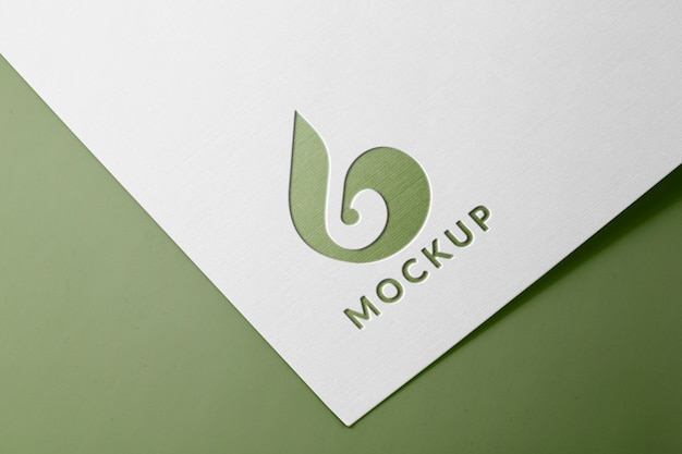 Maquete de logotipo recortado em papel