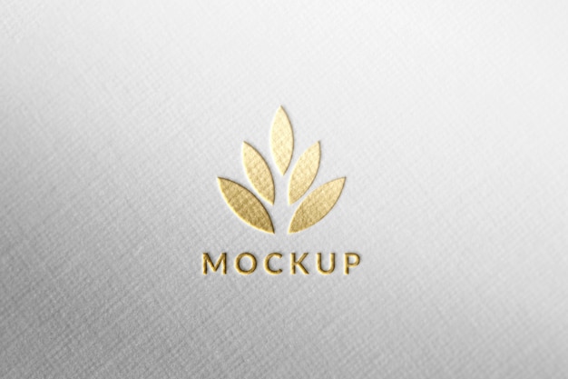 Maquete de logotipo recortado em papel
