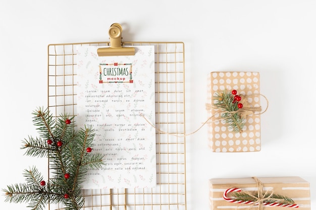 Maquete de menu de Natal com prancheta