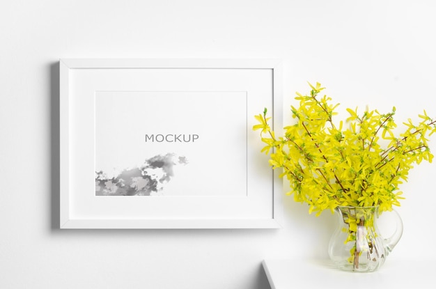 Maquete de quadro horizontal com flores amarelas no interior do quarto branco