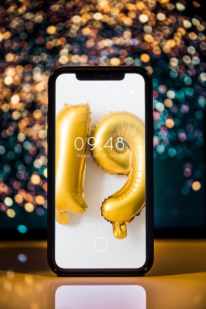 PSD maquete de smartphone com decoração de ano novo