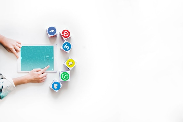 Maquete de Tablet com o conceito de rede social