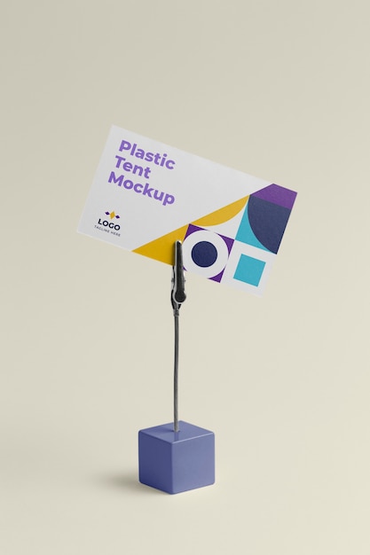 Maquete de tenda de mesa de papel isolada