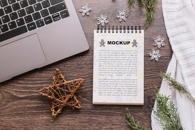 Maquete do bloco de notas com conceito de Natal