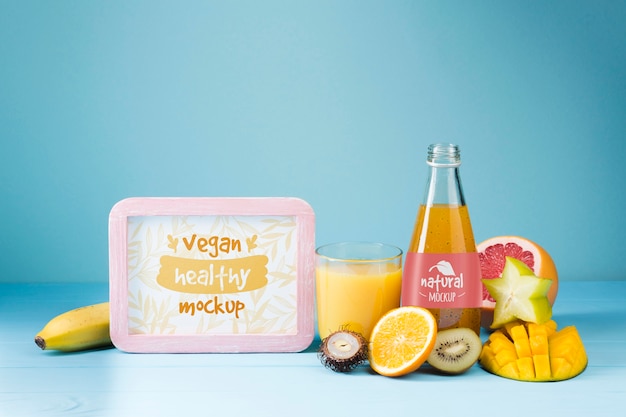 Maquete do conceito de suco e smoothie