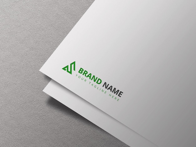 PSD maquete do logotipo dourado em relevo em papel branco