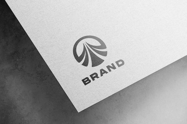 Maquete do logotipo em relevo em papel branco