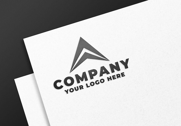 Maquete do logotipo gravado em papel branco
