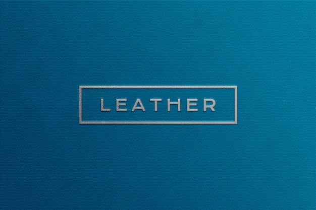 Maquete do logotipo prateado em couro azul