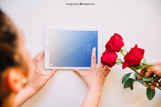 Maquete valentim com tablet