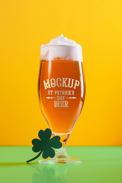 Une Maquette De Bière Pour La Fête De Saint Patrick.