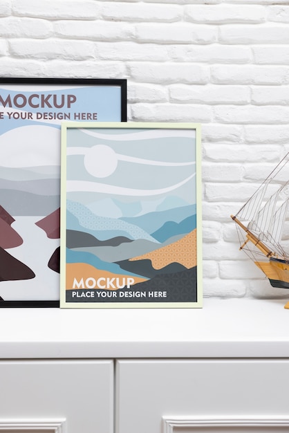 Maquette de cadre d'affiche avec décoration intérieure