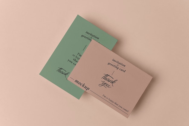 Maquette de carte papier isolée avec ombre