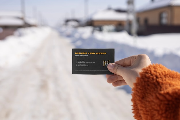 PSD maquette de carte de visite en plein air dans la neige