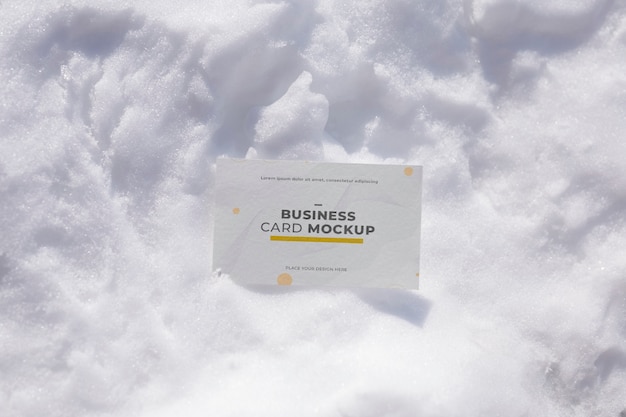 Maquette de carte de visite en plein air dans la neige