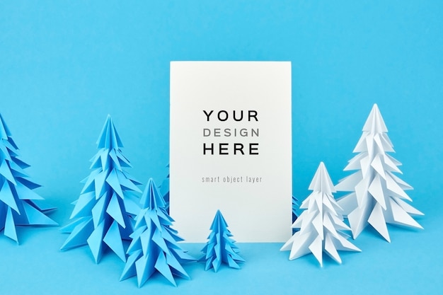 PSD maquette de carte de voeux de noël avec des sapins en papier bleu et blanc