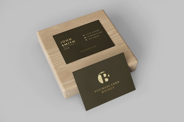 Maquette de cartes de visite sur bois
