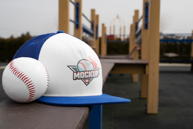 Maquette de chapeau de camionneur avec baseball