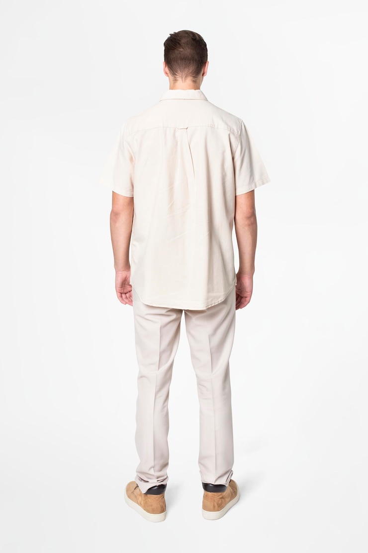 PSD maquette de chemise psd avec pantalon court homme 39s vêtement de base vue arrière