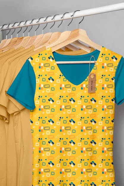 Maquette de concept de chemise colorée