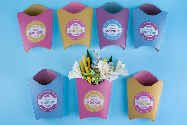 Maquette D'emballage De Frites En Papier Avec Des Fleurs Pour L'alimentation écologique