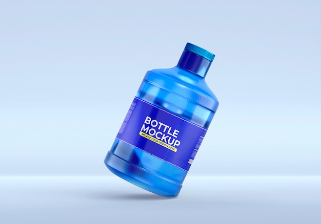 Maquette de grande bouteille d'eau en plastique