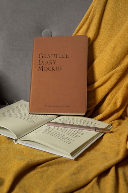 PSD une maquette de journal de gratitude à l'intérieur