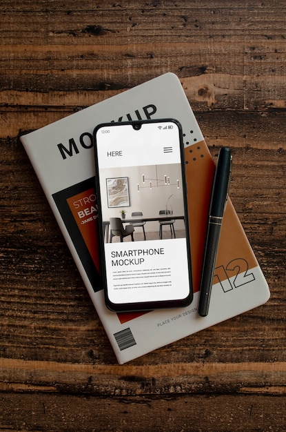 Maquette De Livre De Smartphone Et De Magazine Sur Fond De Bois