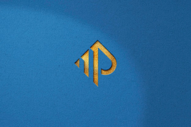 Maquette de logo or sur fond bleu avec ombre