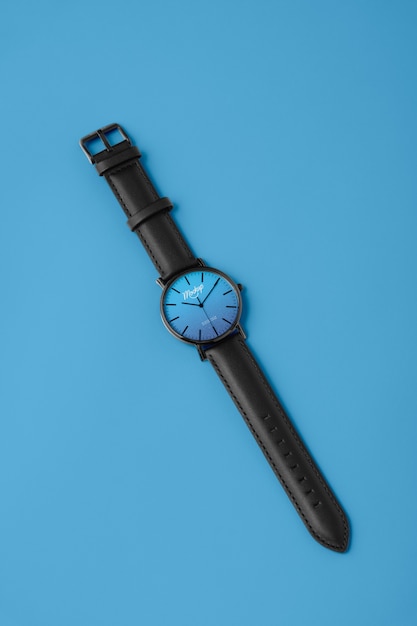Une maquette de montre à poignet.